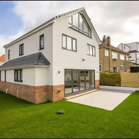 The View Villa Leeds  Exterior photo