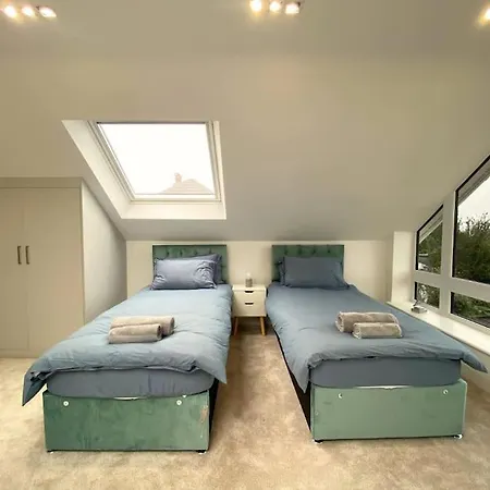 The View Villa Leeds  Exterior photo