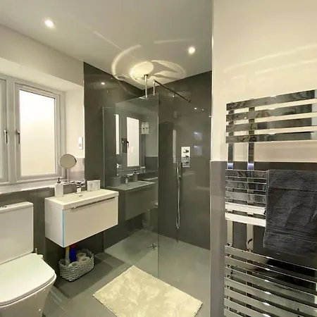The View Villa Leeds  Exterior photo