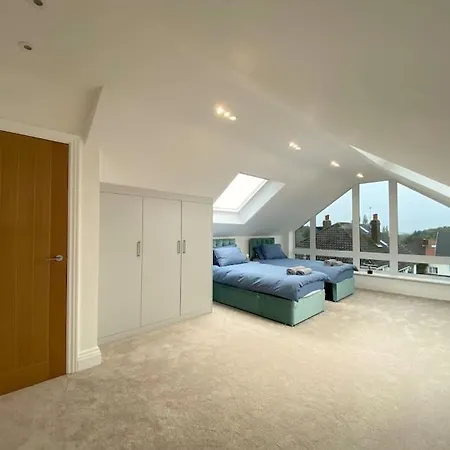 The View Villa Leeds  Exterior photo