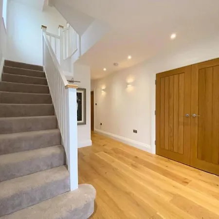 The View Villa Leeds  Exterior photo